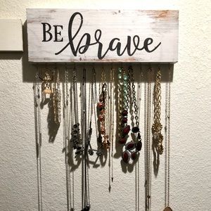 Necklace and jewelry wall organizer